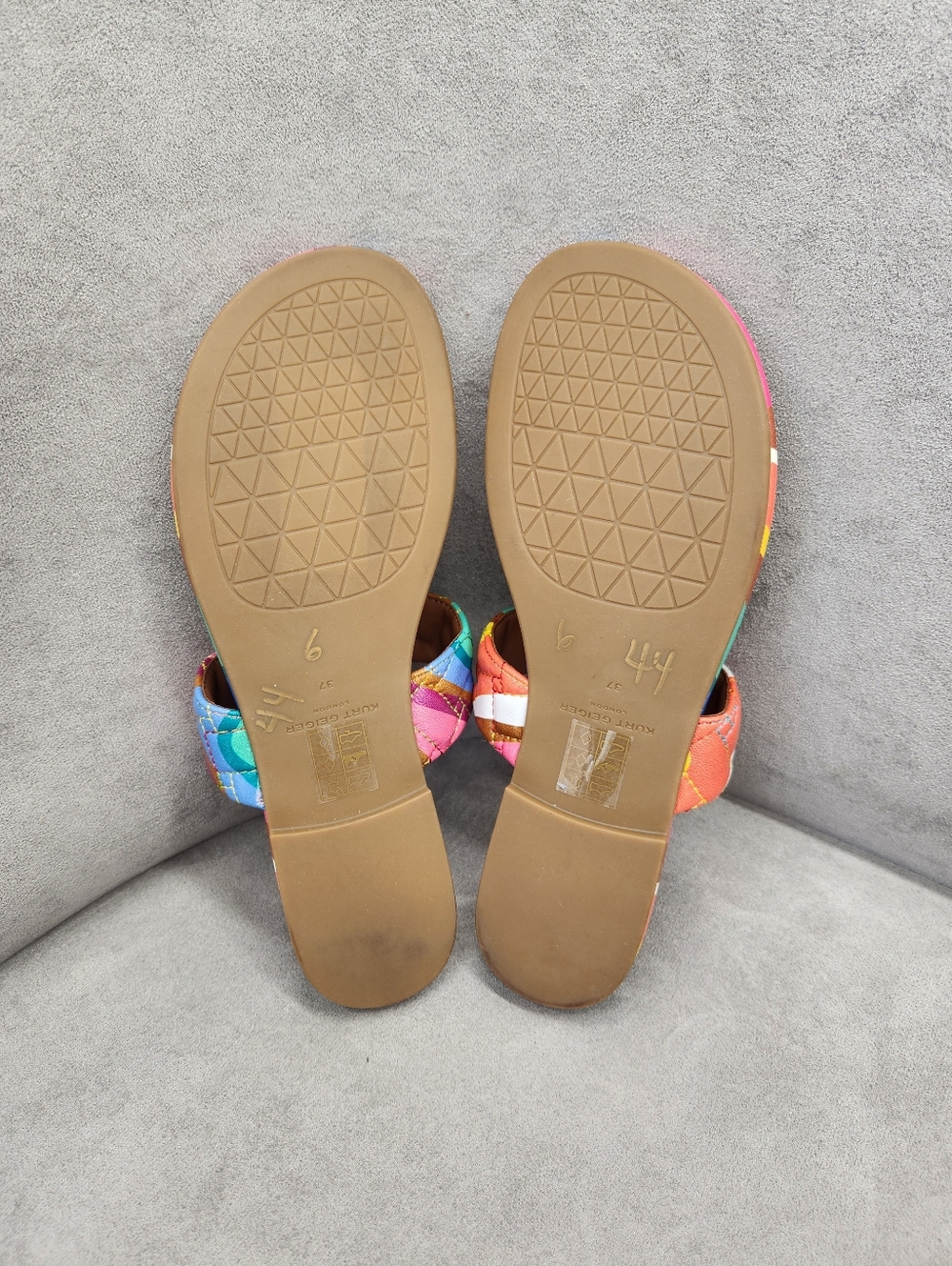 Kurt Geiger Kensington Sandals 6.5 Abstract Orange Tan T-Bar Thong Logo New $180 - Picture 13 of 13